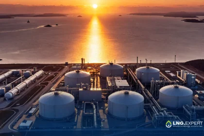 Индийская ONGC создаст сеть малотоннажных заводов по производству СПГ